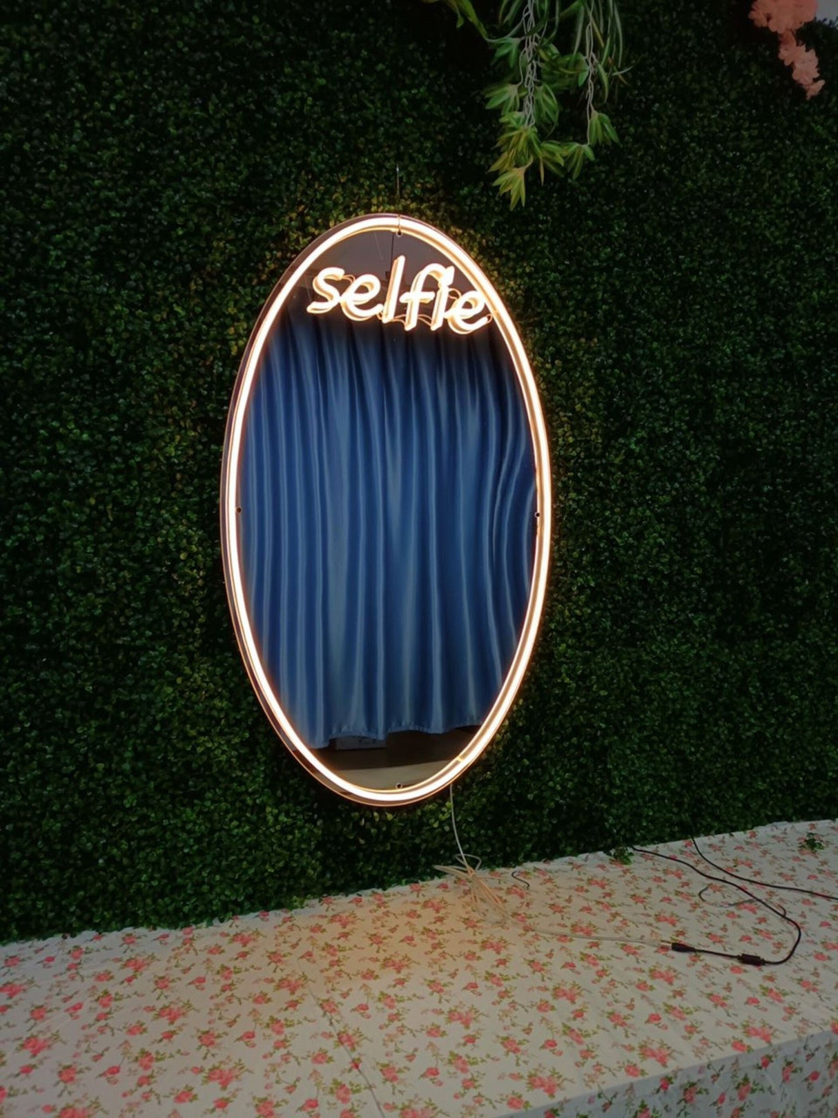 BABE neon mirror - CityNeon