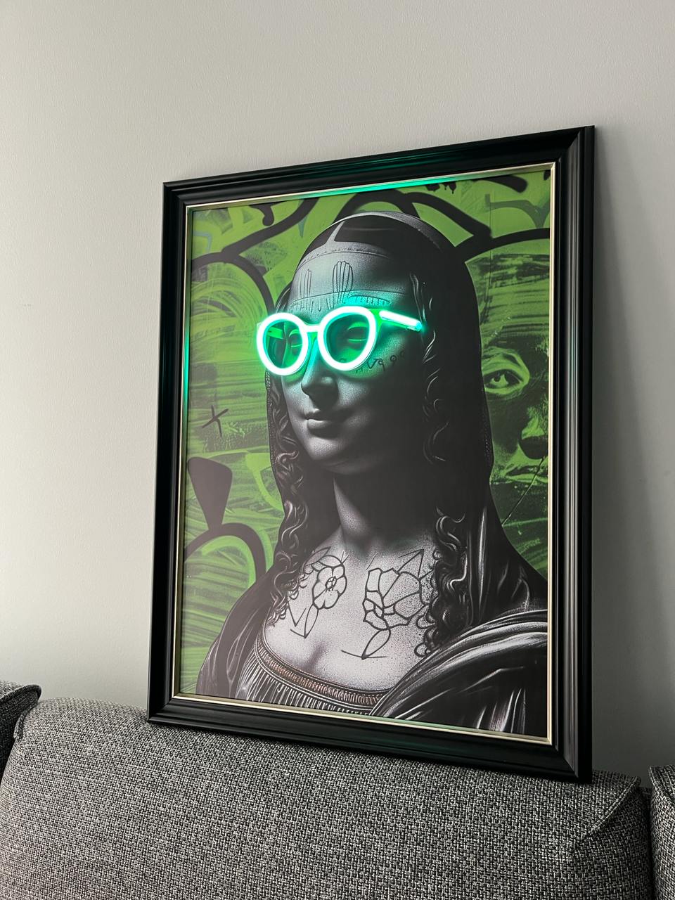 Mona Lisa in Glasses Painting Neon Sign – Pop Art with LED Neon - CityNeon