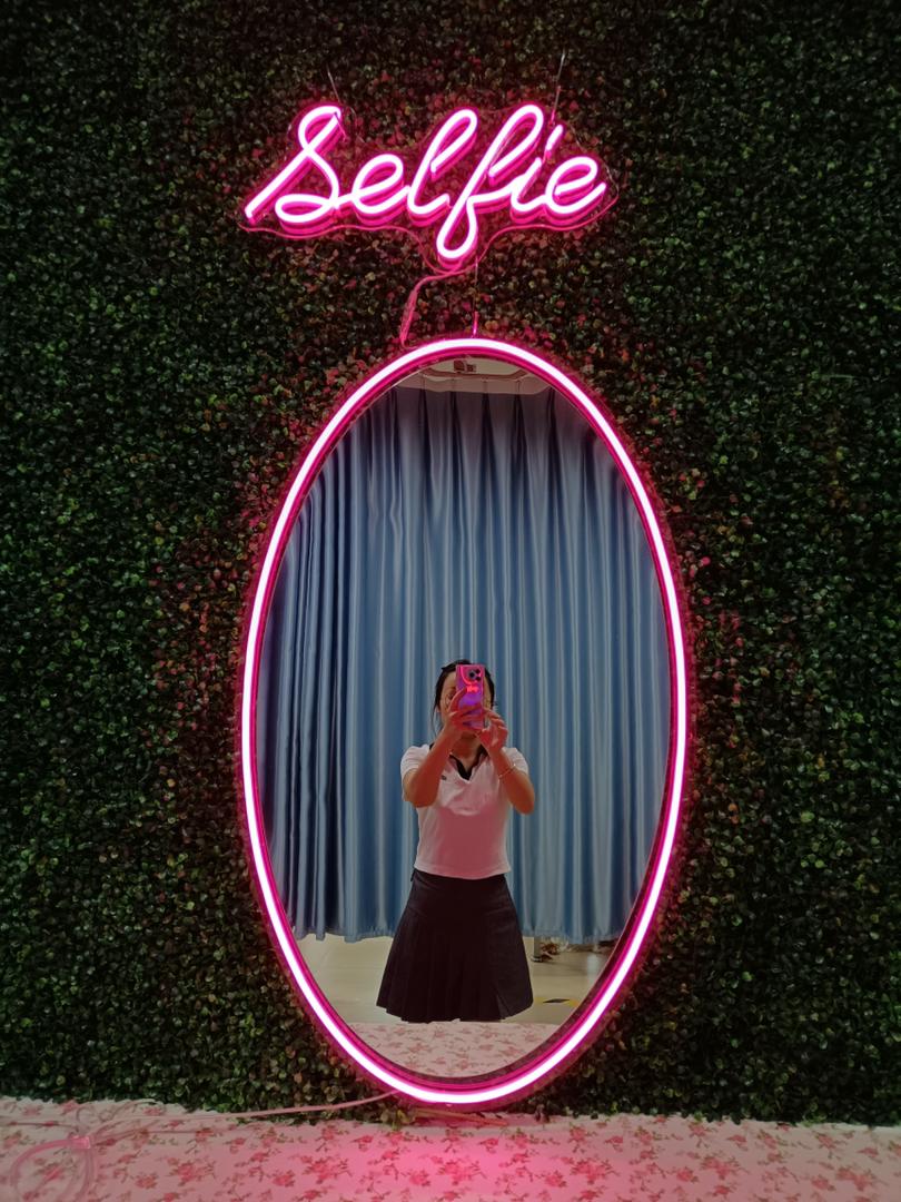 Selfie neon mirror - CityNeon